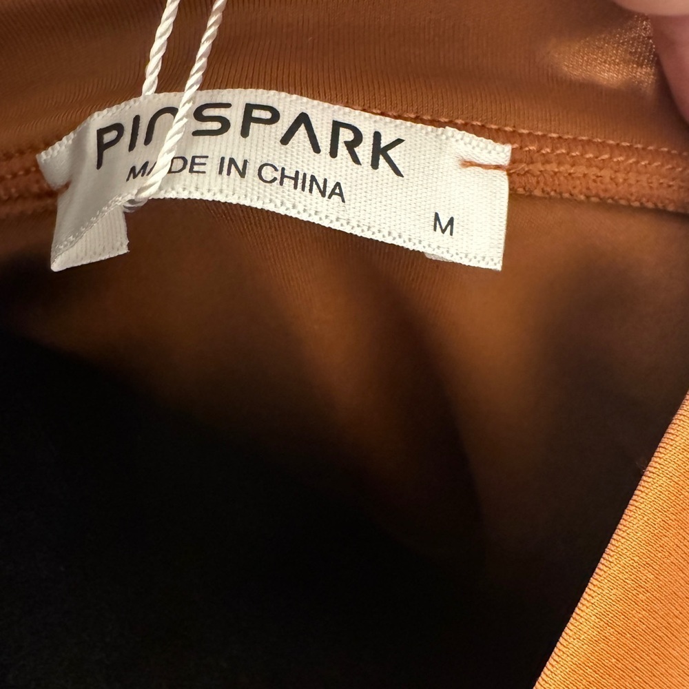 NWT Cropped Long Sleeve Workout Top - size M - Picture 6 of 6